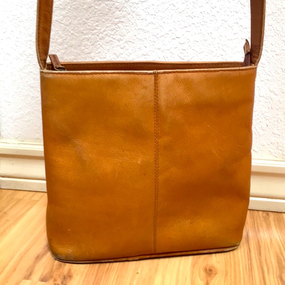 Le Donne Leather Crossbody Pristine Interior
